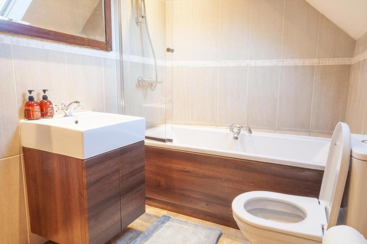 Lee House Farm Holiday Cottage With Possible Use Of Hot Tub Ninety Pounds A Session Waterfall المظهر الخارجي الصورة