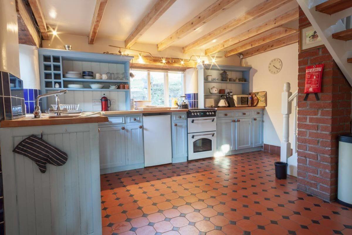 Lee House Farm Holiday Cottage With Possible Use Of Hot Tub Ninety Pounds A Session Waterfall المظهر الخارجي الصورة